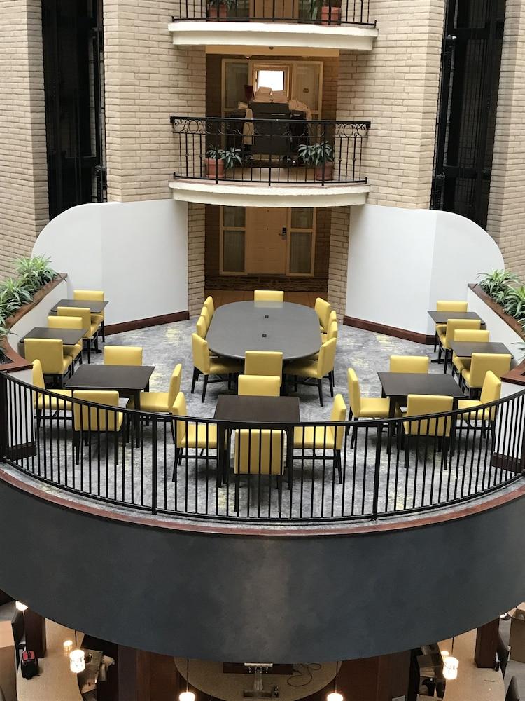 Embassy Suites Dallas - Park Central Area מראה חיצוני תמונה