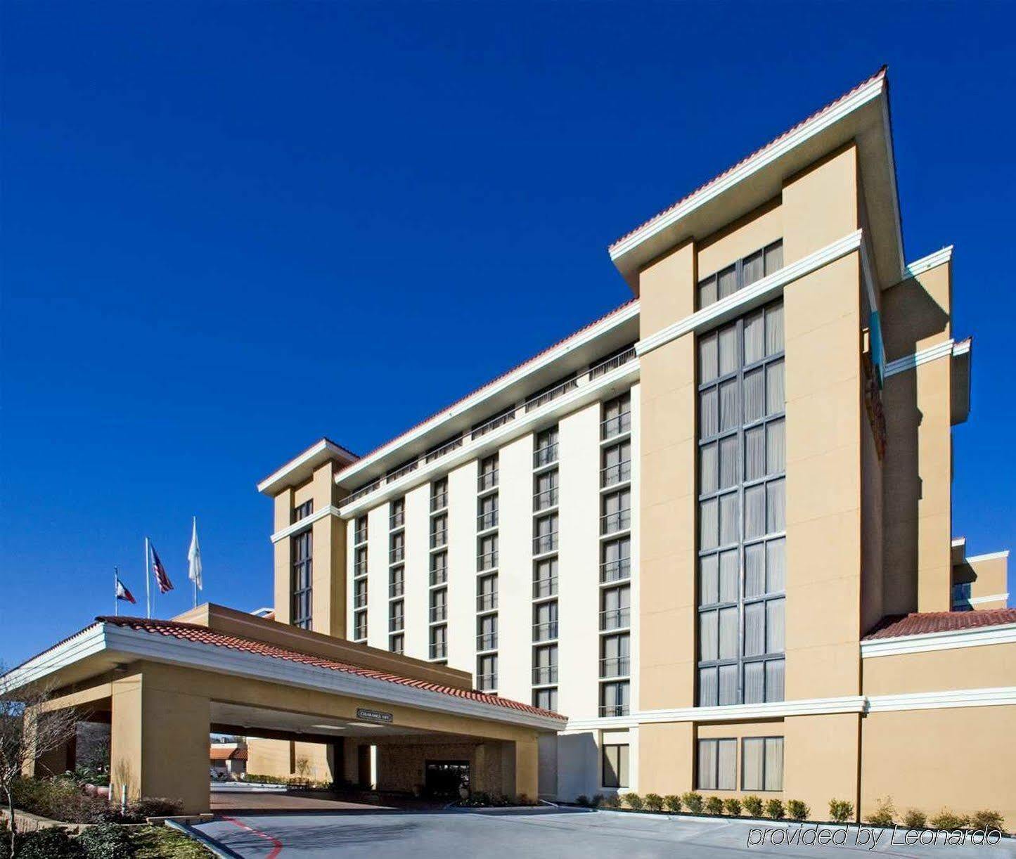 Embassy Suites Dallas - Park Central Area מראה חיצוני תמונה